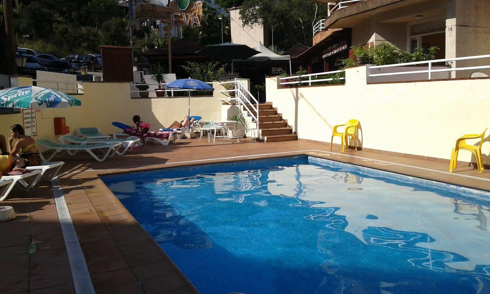 Apartamentos Eva Costa Brava Екстер'єр фото